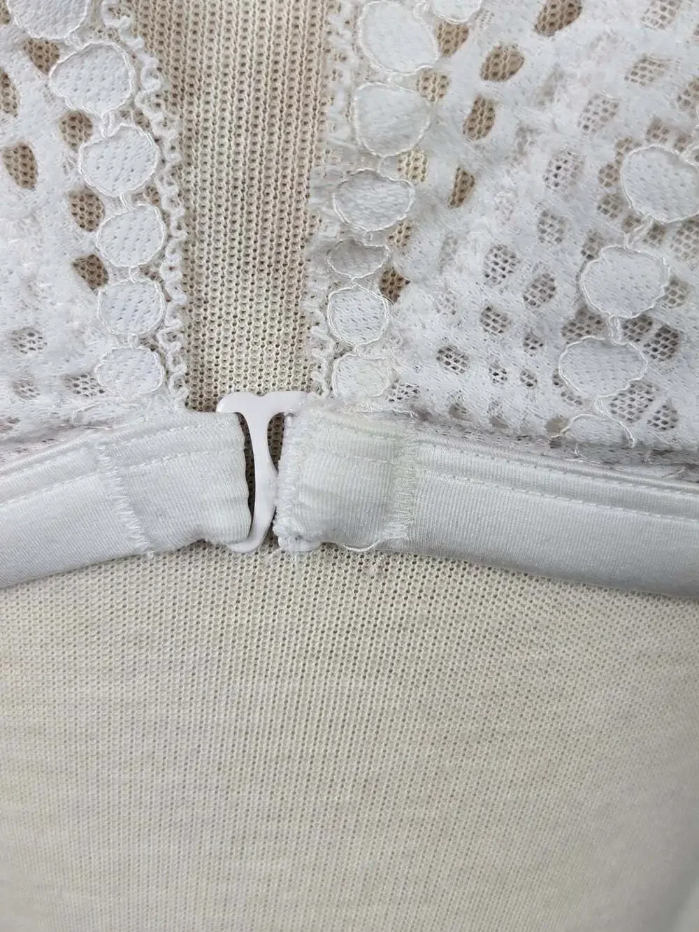 Victoria’s Secret White Lace Bralette Racerback Front Closure Bra M Coquette